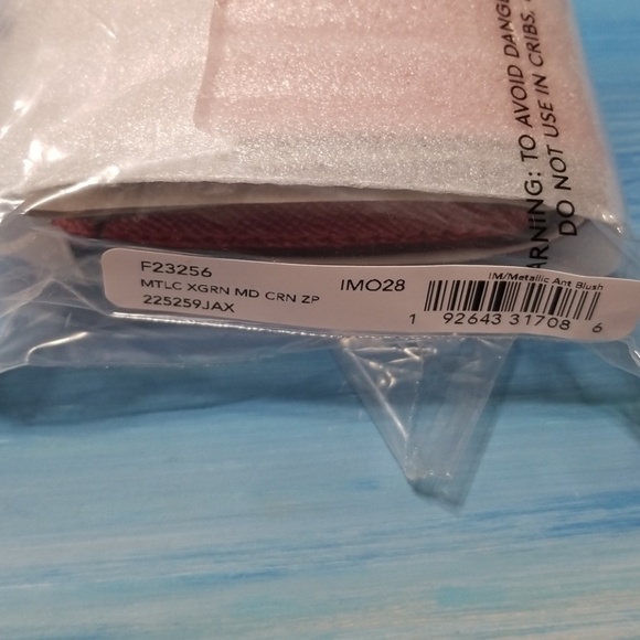 Coach Medium Corner Zip Wallet F23256 NWT - Picture 4 of 6